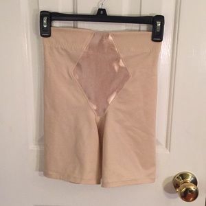 Flexees by Maidenform M control shorts
